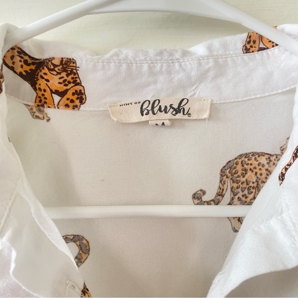 HINT OF BLUSH Leopard Print White Button Down Blouse Women's Size Medium - Picture 2 of 8